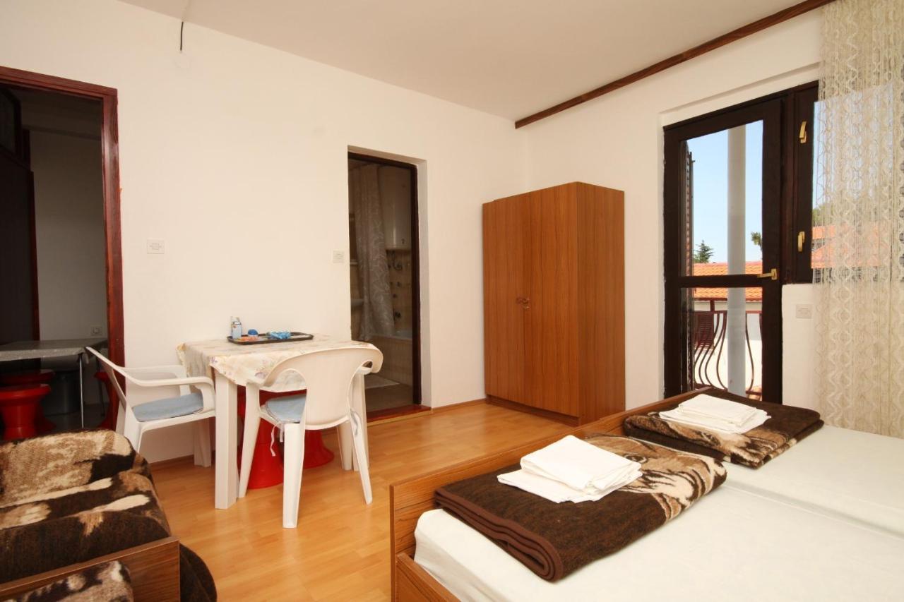 Apartments With A Parking Space Starigrad, Paklenica - 6431 Exterior photo